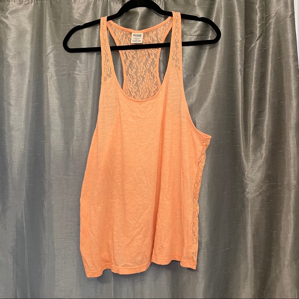 PINK // Lace-back flowy workout tank